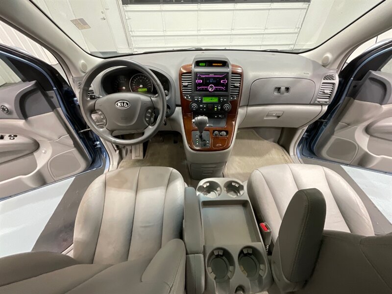 2007 Kia Sedona EX Minivan / Leather Heated/ Sunroof / 61,000 MILE  / LOCAL VAN - Photo 38 - Gladstone, OR 97027