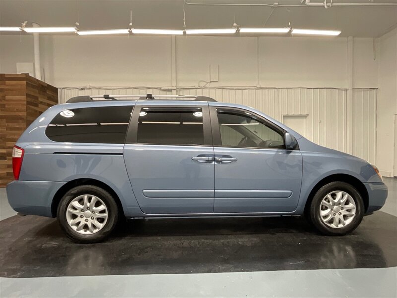 2007 Kia Sedona EX Minivan / Leather Heated/ Sunroof / 61,000 MILE  / LOCAL VAN - Photo 4 - Gladstone, OR 97027