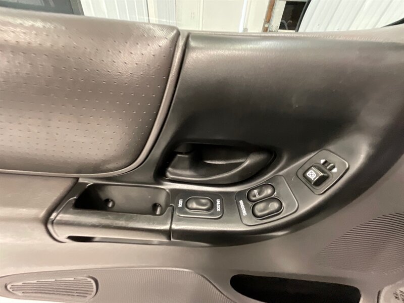 2000 Ford Ranger XLT 4dr Extended Cab 4X4 / 4.0L V6 / 70,000 MILES  / LOCAL TRUCK / SUPER CLEAN & LOW MILES - Photo 33 - Gladstone, OR 97027