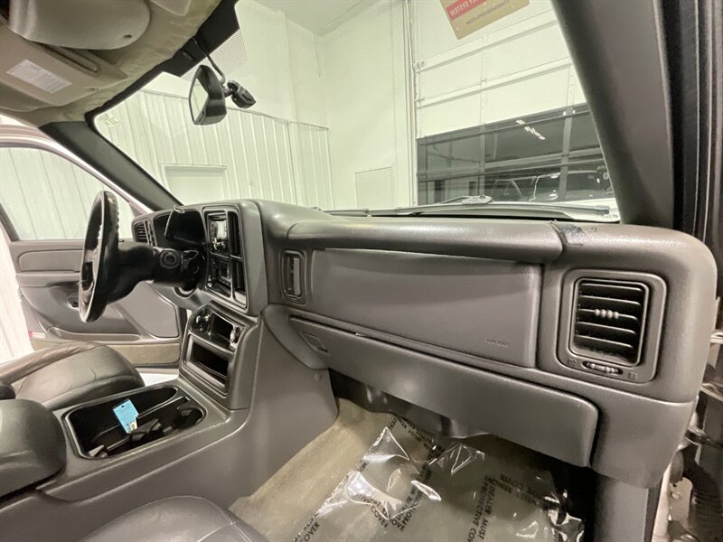 2005 Chevrolet Silverado 2500 LT Crew Cab 4X4 / 8.1L V8 / Leather / 96K MILES  / RUST FREE / Excel Cond - Photo 20 - Gladstone, OR 97027