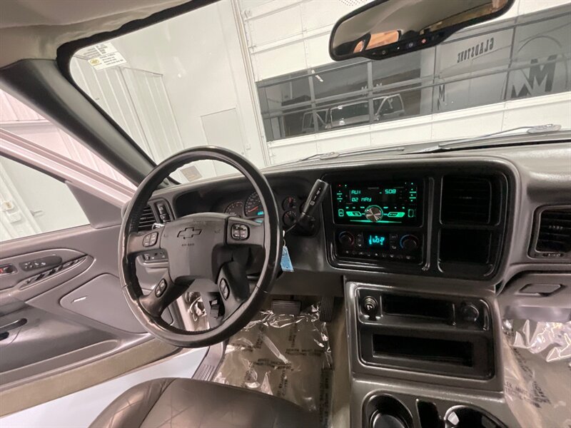 2005 Chevrolet Silverado 2500 LT Crew Cab 4X4 / 8.1L V8 / Leather / 96K MILES  / RUST FREE / Excel Cond - Photo 43 - Gladstone, OR 97027