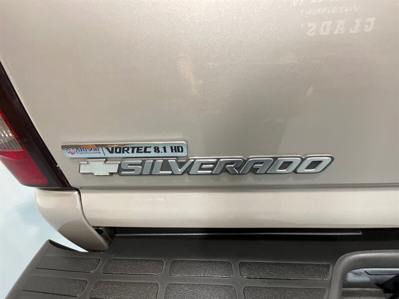 2005 Chevrolet Silverado 2500 LT Crew Cab 4X4 / 8.1L V8 / Leather / 96K MILES  / RUST FREE / Excel Cond - Photo 49 - Gladstone, OR 97027