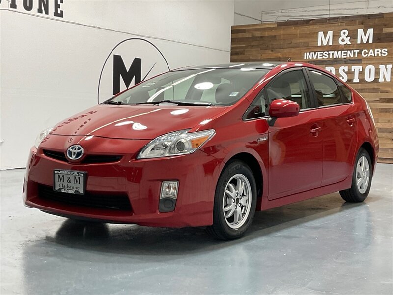 2010 Toyota Prius IV Tech Pkg / 1-OWNER / 45,000 MILES  / Leather & Navigation - Photo 1 - Gladstone, OR 97027