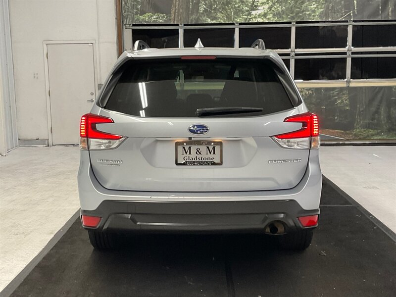 2019 Subaru Forester Premium Sport Utility AWD / 2.5L 4Cyl / Pano Roof  / Backup Camera / Heated Seats / Blind Spot Alert / Excel Cond - Photo 6 - Gladstone, OR 97027