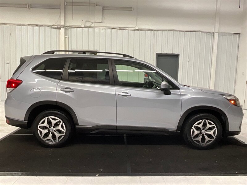 2019 Subaru Forester Premium Sport Utility AWD / 2.5L 4Cyl / Pano Roof  / Backup Camera / Heated Seats / Blind Spot Alert / Excel Cond - Photo 4 - Gladstone, OR 97027