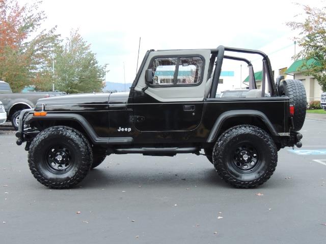 1994 Jeep Wrangler Convertible / 4X4 / 5 Speed Manual / 4.0L LIFTED   - Photo 3 - Portland, OR 97217