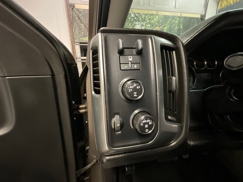 2015 Chevrolet Silverado 1500 LT Double Cab 4X4 / 5.3L V8 / LIFTED & CUSTOM  / LIFTED w. 35 " Tires & 18 " Fuel Wheels / 75K MILES - Photo 20 - Gladstone, OR 97027