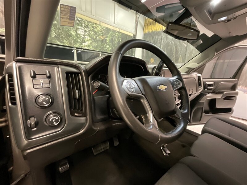 2015 Chevrolet Silverado 1500 LT Double Cab 4X4 / 5.3L V8 / LIFTED & CUSTOM  / LIFTED w. 35 " Tires & 18 " Fuel Wheels / 75K MILES - Photo 18 - Gladstone, OR 97027