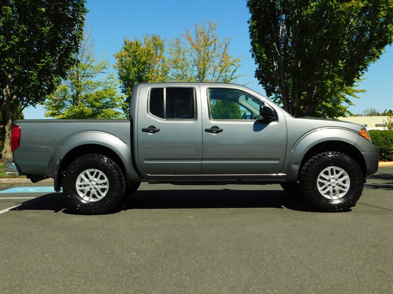 2019 Nissan Frontier SV Crew Cab 4X4 /NEW LIFT NEW 33 " MUD TIRES   - Photo 4 - Portland, OR 97217