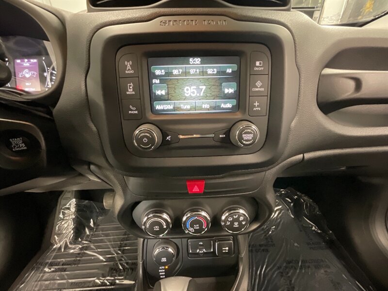 2017 Jeep Renegade Altitude 4X4 / Backu   - Photo 21 - Gladstone, OR 97027