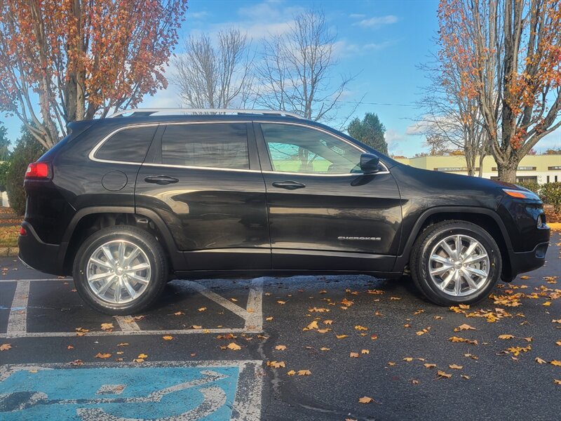 2015 Jeep Cherokee LIMITED 4X4 LEATHER / PANO ROOF / NAV / BLIND SPOT  / HEATED & COOLED SEATS / NEW TIRES / FULLY LOADED - Photo 4 - Portland, OR 97217