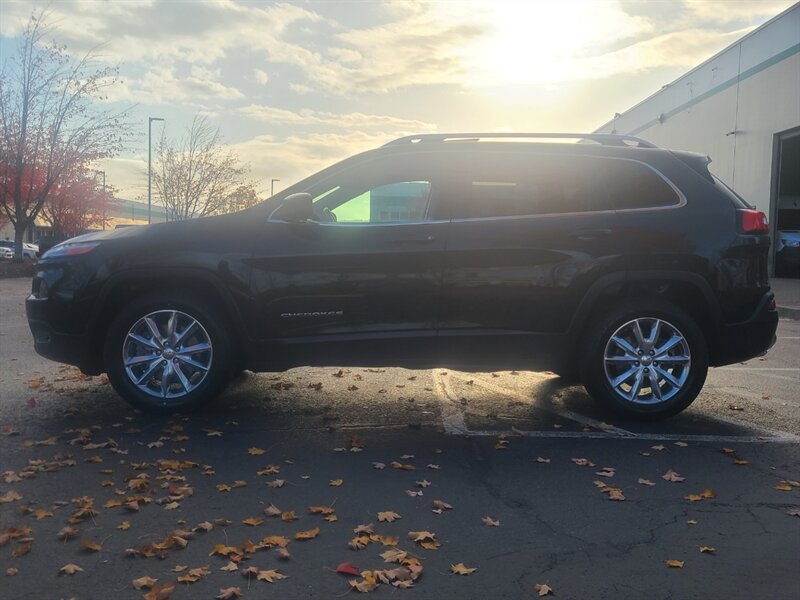 2015 Jeep Cherokee LIMITED 4X4 LEATHER / PANO ROOF / NAV / BLIND SPOT  / HEATED & COOLED SEATS / NEW TIRES / FULLY LOADED - Photo 3 - Portland, OR 97217