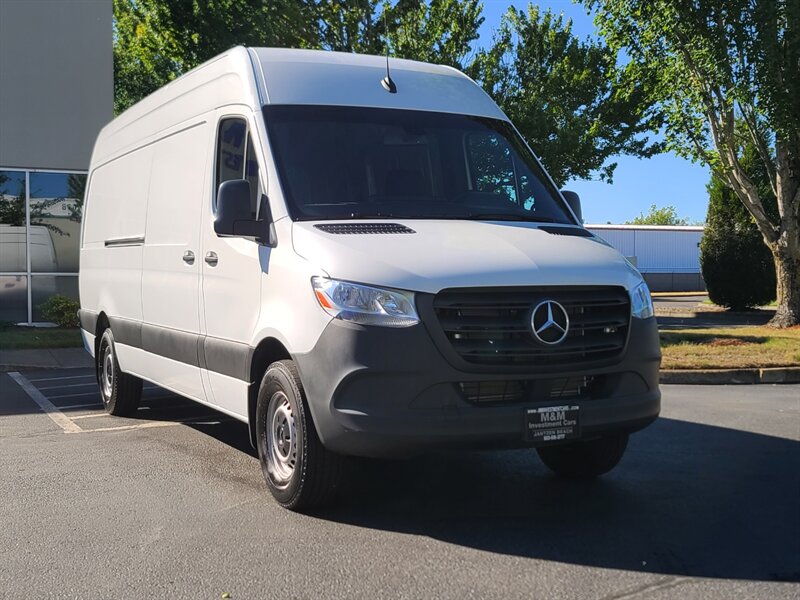 2022 Mercedes-Benz Sprinter 2500 170 " WB / HIGH ROOF / LWB / CAM  / EXTENDED LONG WHEEL BASE  / BLIND SPOT MONITOR / 1-OWNER / RWD / 5K MILES ONLY!!! - Photo 2 - Portland, OR 97217