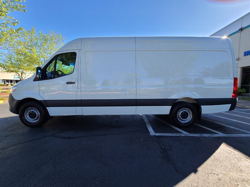 2022 Mercedes-Benz Sprinter 2500 170 " WB / HIGH ROOF / LWB / CAM  / EXTENDED LONG WHEEL BASE  / BLIND SPOT MONITOR / 1-OWNER / RWD / 5K MILES ONLY!!! - Photo 3 - Portland, OR 97217