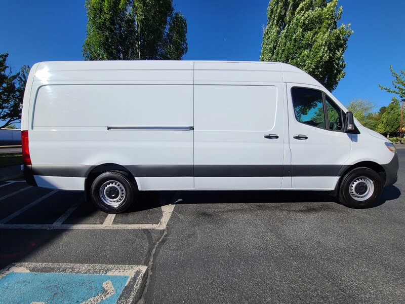 2022 Mercedes-Benz Sprinter 2500 170 " WB / HIGH ROOF / LWB / CAM  / EXTENDED LONG WHEEL BASE  / BLIND SPOT MONITOR / 1-OWNER / RWD / 5K MILES ONLY!!! - Photo 4 - Portland, OR 97217