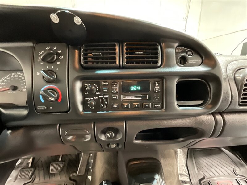 2001 Dodge Ram 1500 SLT Quad Cab 4X4 / 5.2L V8 / 5-SPEED / 94K MILES  / LOCAL TRUCK w. ZERO RUST - Photo 21 - Gladstone, OR 97027