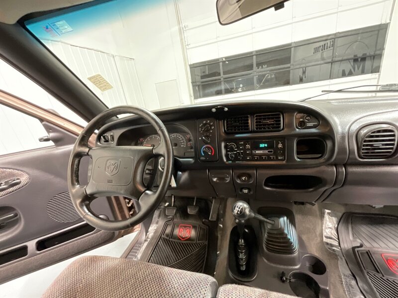 2001 Dodge Ram 1500 SLT Quad Cab 4X4 / 5.2L V8 / 5-SPEED / 94K MILES  / LOCAL TRUCK w. ZERO RUST - Photo 19 - Gladstone, OR 97027