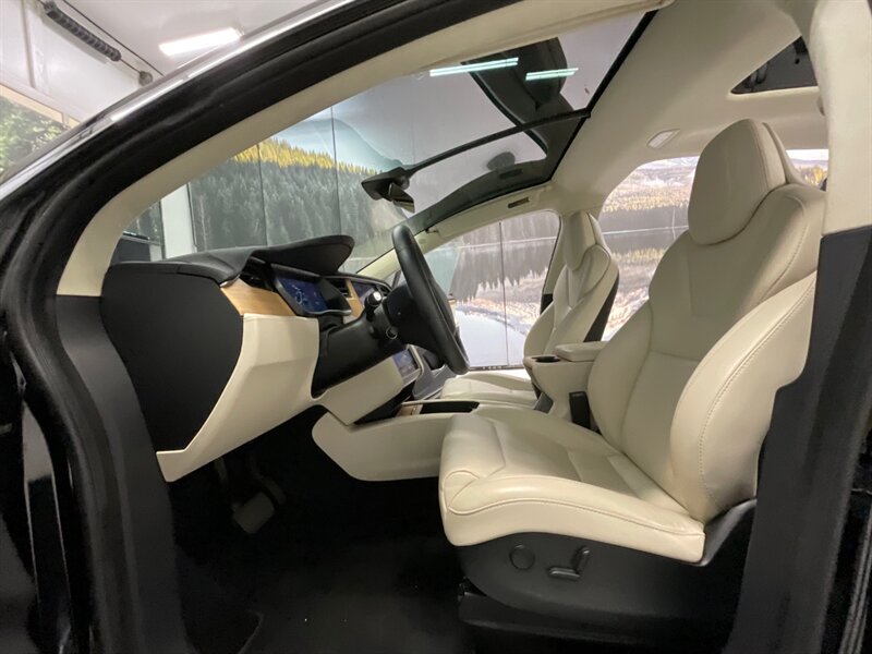 2018 Tesla Model X 100D SUV AWD / AUTO PILOT / ONLY 18,000 MILES  / Leather / Towing Package / 22 INC TESLA BLACK WHEELS - Photo 14 - Gladstone, OR 97027