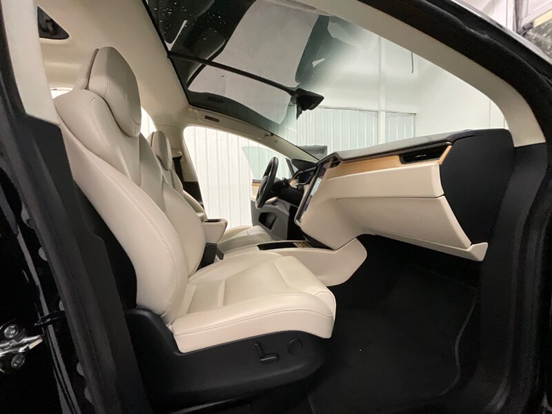 2018 Tesla Model X 100D SUV AWD / AUTO PILOT / ONLY 18,000 MILES  / Leather / Towing Package / 22 INC TESLA BLACK WHEELS - Photo 17 - Gladstone, OR 97027
