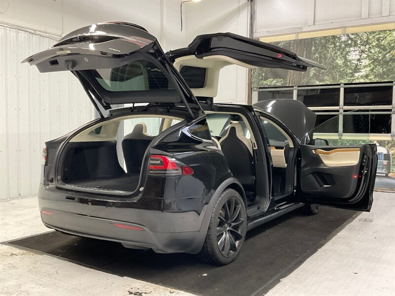 2018 Tesla Model X 100D SUV AWD / AUTO PILOT / ONLY 18,000 MILES  / Leather / Towing Package / 22 INC TESLA BLACK WHEELS - Photo 11 - Gladstone, OR 97027