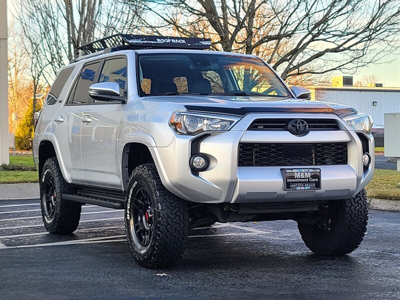 2020 Toyota 4Runner SR5 Premium 4X4 / LEATHER / 3RD SEAT / LIFTED  / NEW TRD WHEELS / NEW BF GoodRich TIRES / SUN ROOF / FACTORY WARRANTY - Photo 2 - Portland, OR 97217