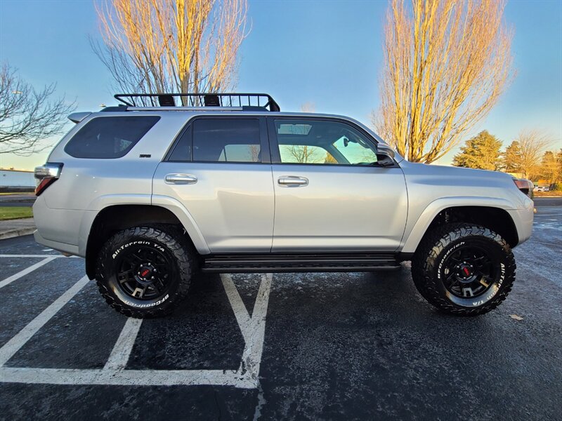 2020 Toyota 4Runner SR5 Premium 4X4 / LEATHER / 3RD SEAT / LIFTED  / NEW TRD WHEELS / NEW BF GoodRich TIRES / SUN ROOF / FACTORY WARRANTY - Photo 4 - Portland, OR 97217