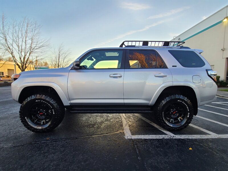 2020 Toyota 4Runner SR5 Premium 4X4 / LEATHER / 3RD SEAT / LIFTED  / NEW TRD WHEELS / NEW BF GoodRich TIRES / SUN ROOF / FACTORY WARRANTY - Photo 3 - Portland, OR 97217