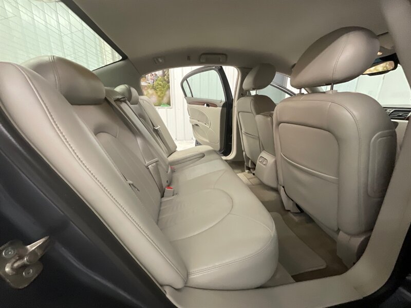 2009 Buick Lucerne CXL Sedan / Leather Seats / ONLY 82,000 MILES   - Photo 12 - Gladstone, OR 97027