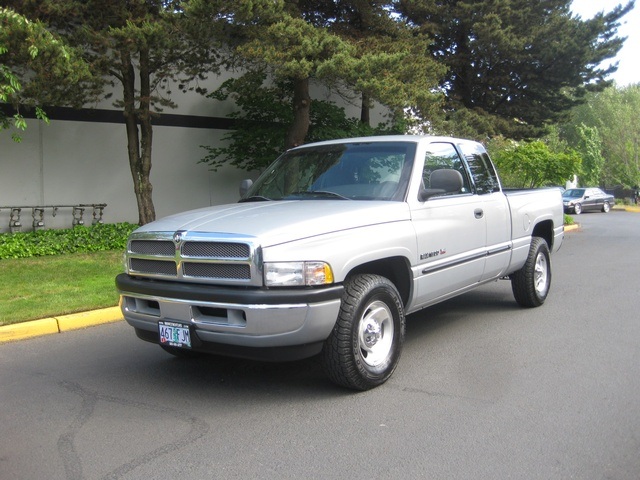 2001 Dodge Ram 1500 SLT/ Quad Cab / 2WD/ Excellent Cond   - Photo 1 - Portland, OR 97217