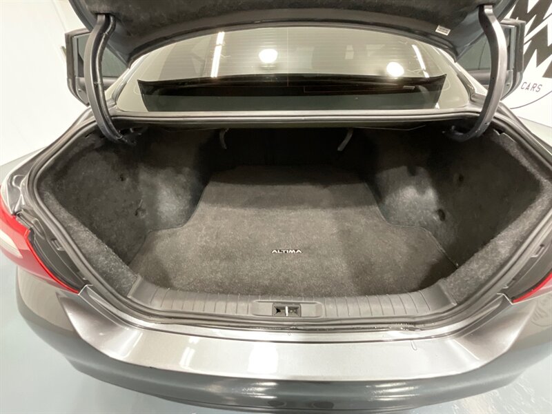2018 Nissan Altima 2.5 SL / Leather Heated Seats /Backup  Camera  / BOSE SOUND - Photo 35 - Gladstone, OR 97027