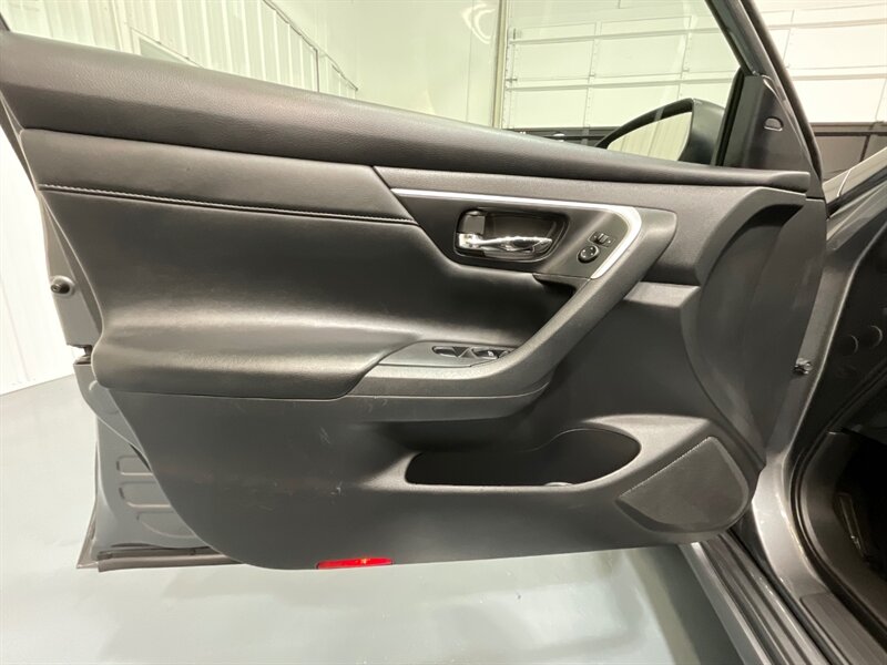 2018 Nissan Altima 2.5 SL / Leather Heated Seats /Backup  Camera  / BOSE SOUND - Photo 37 - Gladstone, OR 97027