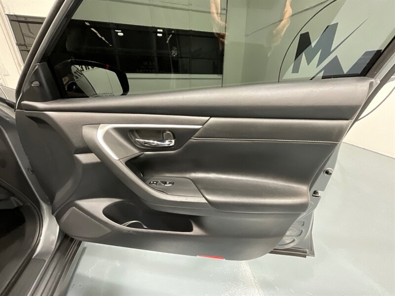 2018 Nissan Altima 2.5 SL / Leather Heated Seats /Backup  Camera  / BOSE SOUND - Photo 38 - Gladstone, OR 97027