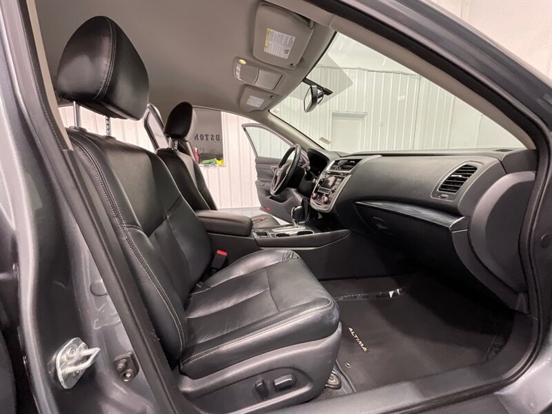2018 Nissan Altima 2.5 SL / Leather Heated Seats /Backup  Camera  / BOSE SOUND - Photo 14 - Gladstone, OR 97027