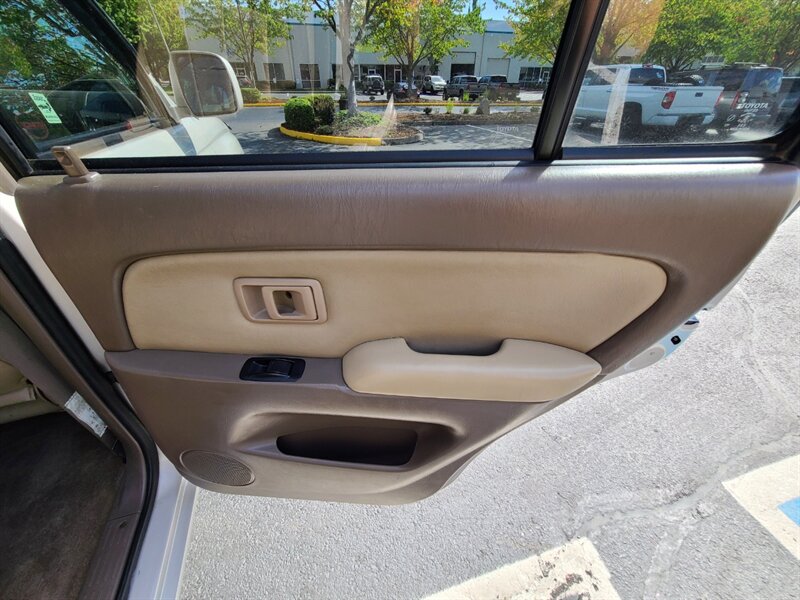 1999 Toyota 4Runner 4X4 V6 3.4L / LEATHER / NEW TIMING BELT / LIFTED / NEW TIRES / Upgraded Wheels / Local NO RUST / Very Clean - Photo 46 - Portland, OR 97217