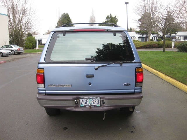 1997 Ford Explorer XLT 4X4 / 4-Door / 6-Passenger / Clean Title   - Photo 4 - Portland, OR 97217