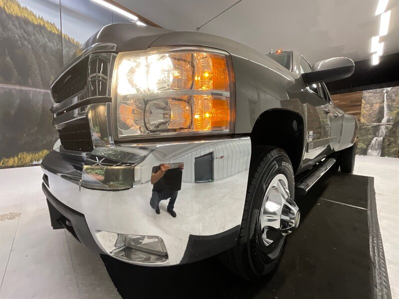 2008 Chevrolet Silverado 3500 LTZ Crew Cab 4X4 / 6.6L DIESEL / DUALLY / 83K MILE  / Z71 OFF RD / Local Truck / RUST FREE / Leather & Heated Seats / Navigation & Sunroof / ALLISON TRANNY / CLEAN CLEAN !! - Photo 9 - Gladstone, OR 97027