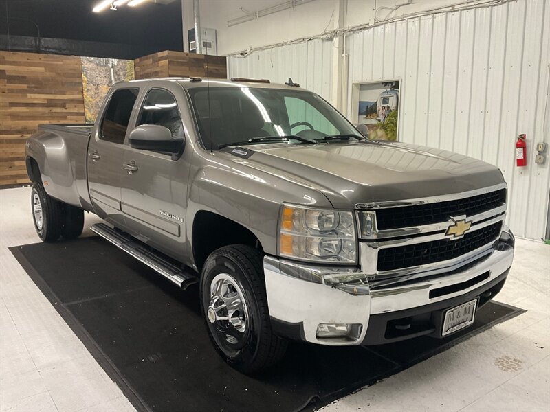 2008 Chevrolet Silverado 3500 LTZ Crew Cab 4X4 / 6.6L DIESEL / DUALLY / 83K MILE  / Z71 OFF RD / Local Truck / RUST FREE / Leather & Heated Seats / Navigation & Sunroof / ALLISON TRANNY / CLEAN CLEAN !! - Photo 2 - Gladstone, OR 97027