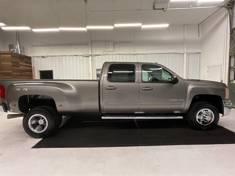 2008 Chevrolet Silverado 3500 LTZ Crew Cab 4X4 / 6.6L DIESEL / DUALLY / 83K MILE  / Z71 OFF RD / Local Truck / RUST FREE / Leather & Heated Seats / Navigation & Sunroof / ALLISON TRANNY / CLEAN CLEAN !! - Photo 4 - Gladstone, OR 97027