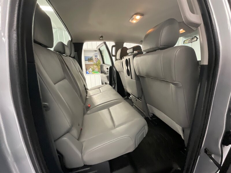 2011 Toyota Tundra Double Cab 4X4 / 4.6L V8 / Leather / LOCAL / CLEAN  /LOCAL OREGON SUV / RUST FREE /  BRAND NEW TIRES / 128,000 MILES - Photo 16 - Gladstone, OR 97027