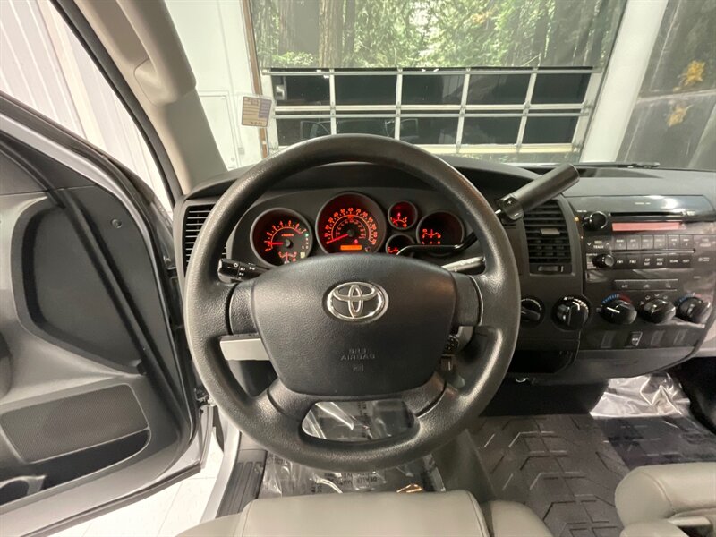 2011 Toyota Tundra Double Cab 4X4 / 4.6L V8 / Leather / LOCAL / CLEAN  /LOCAL OREGON SUV / RUST FREE /  BRAND NEW TIRES / 128,000 MILES - Photo 35 - Gladstone, OR 97027