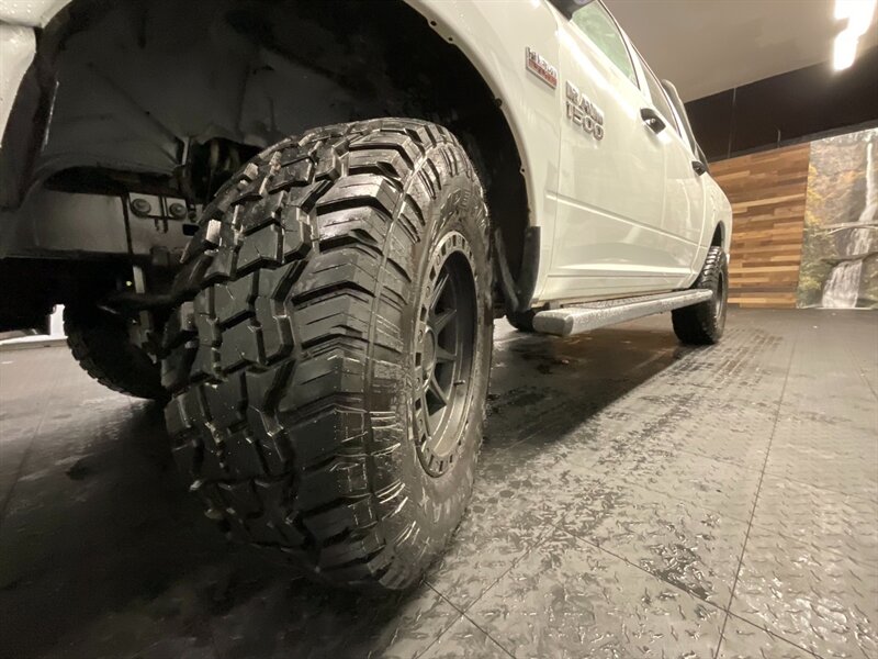 2015 RAM 1500 Crew Cab 4X4 / 5.7L HEMI / NEW LIFT WHEELS TIRES  BRAND NEW LIFT + WHEELS +TIRES - Photo 18 - Gladstone, OR 97027