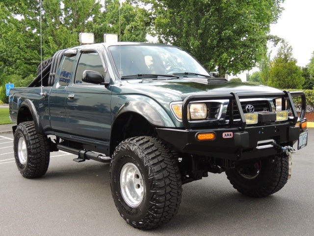 1996 Toyota Tacoma SR5 4X4 / 5-SPEED / 1-OWNER/ LIFTED LIFTED   - Photo 2 - Portland, OR 97217