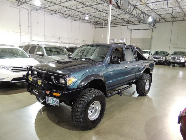 1996 Toyota Tacoma SR5 4X4 / 5-SPEED / 1-OWNER/ LIFTED LIFTED   - Photo 41 - Portland, OR 97217