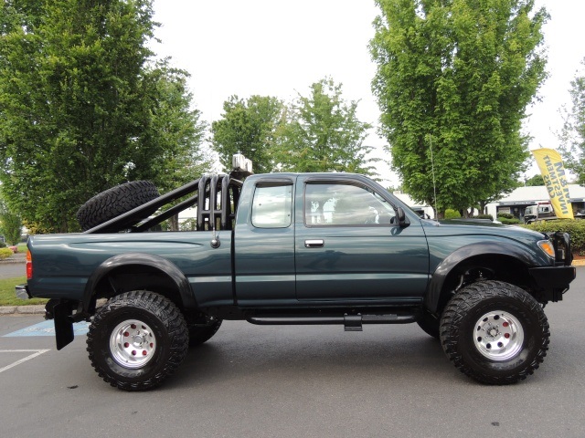 1996 Toyota Tacoma SR5 4X4 / 5-SPEED / 1-OWNER/ LIFTED LIFTED   - Photo 4 - Portland, OR 97217