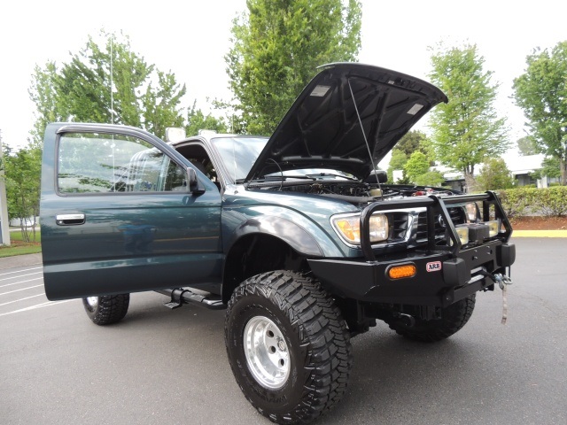 1996 Toyota Tacoma SR5 4X4 / 5-SPEED / 1-OWNER/ LIFTED LIFTED   - Photo 30 - Portland, OR 97217