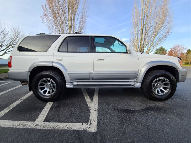 1999 Toyota 4Runner Limited V6 3.4L / LEATHER / SUN ROOF / 2-OWNER  / MICHELIN TIRES / CUSTOM WHEELS / 2-TONE PAINT / BEAUTIFUL SHAPE !! - Photo 4 - Portland, OR 97217