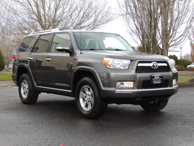 2010 Toyota 4Runner SR5 V6 4.0L Leather Moon Roof 4WD Heated Seats   - Photo 2 - Portland, OR 97217