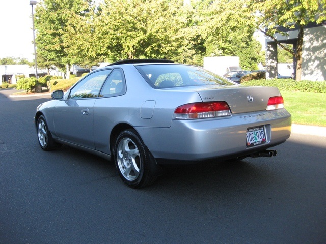 2001 Honda Prelude Coupe 4-Cyl VTEC / 1-OWNER / 84,665 miles   - Photo 4 - Portland, OR 97217