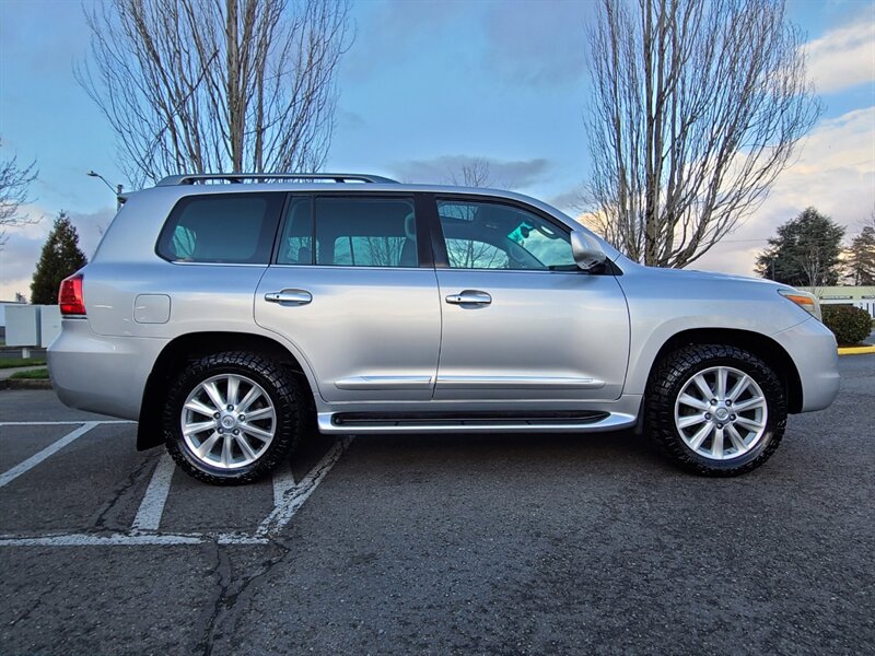 2008 Lexus LX 570 4WD / Luxury / 8-passenger / Fully Loaded  / Crawl Control / Hydraulic Suspension / Dealer Service Records / Top Shape - Photo 4 - Portland, OR 97217