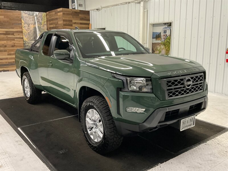 2022 Nissan Frontier SV King Cab 4Dr 4X4 /3.8L V6 /LIFTED / 7,000 MILES  / 1-OWNER LOCAL / Technology Pkg / Heated Seats / Remote Start / Backup Camera - Photo 2 - Gladstone, OR 97027